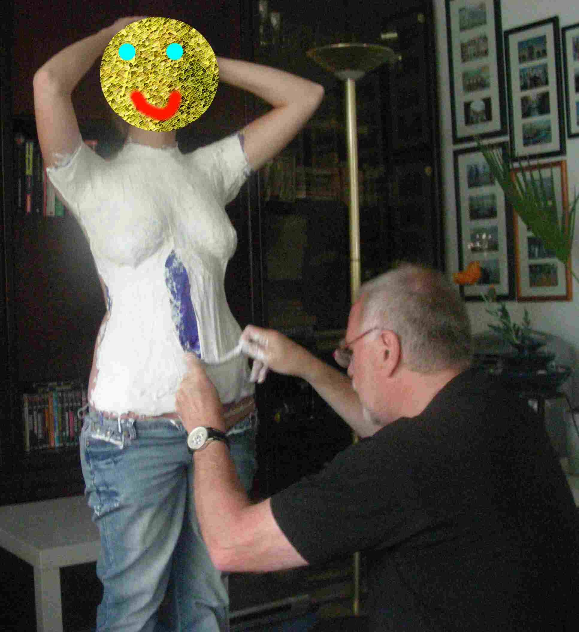 Die Latexform wird mit Gipsbinden stabilisiert